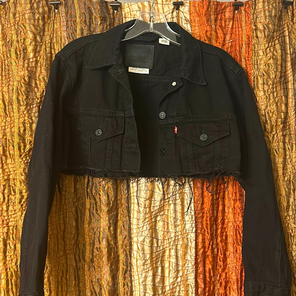 Levi’s premium cropped denim jacket